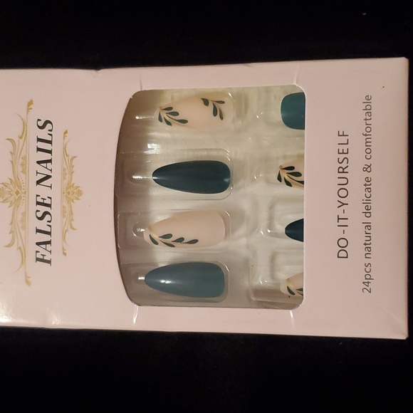 Press on Nails 5 Sets - Picture 5 of 6